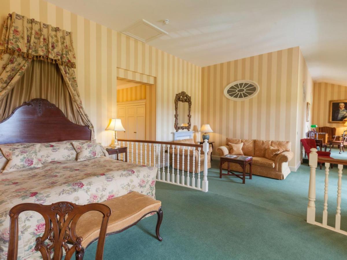 Luton Hoo Hotel, Golf And Spa Экстерьер фото A suite at the hotel