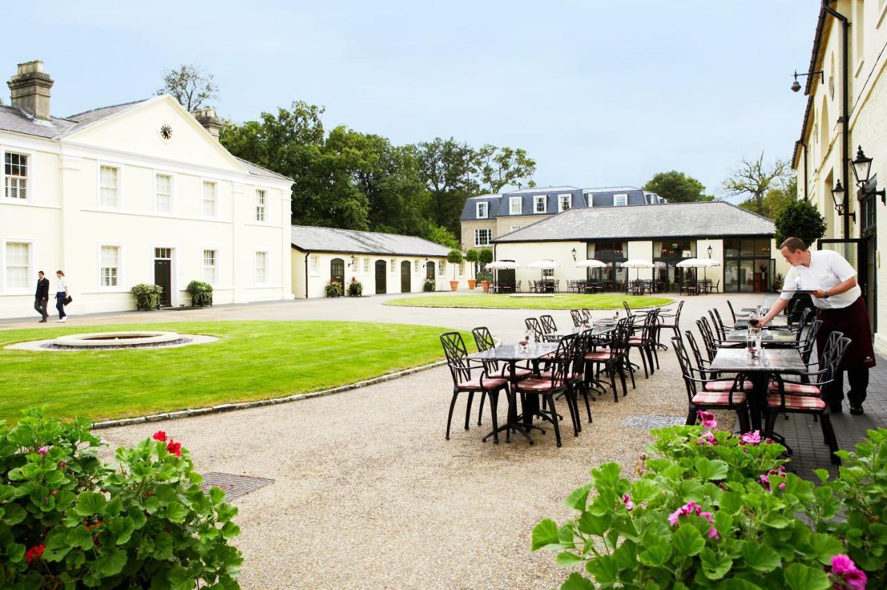 Luton Hoo Hotel, Golf And Spa Экстерьер фото The courtyard at the hotel