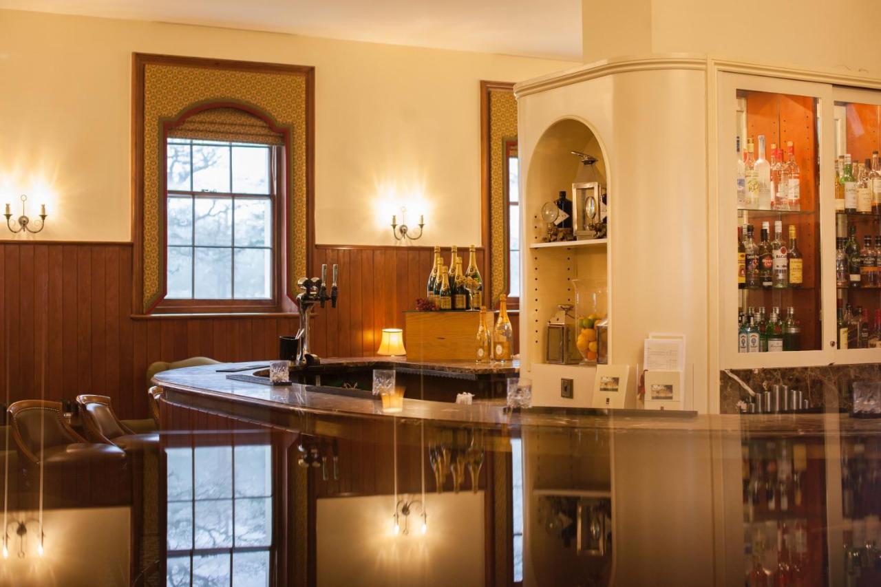 Luton Hoo Hotel, Golf And Spa Экстерьер фото The bar at the 1906 Club