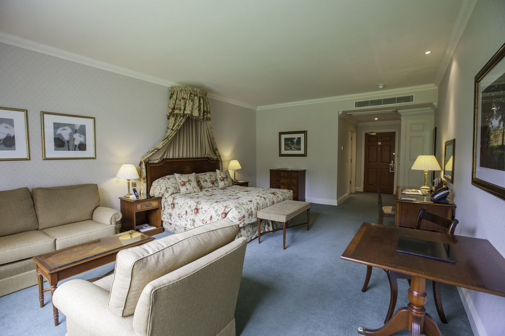 Luton Hoo Hotel, Golf And Spa Экстерьер фото A room at the InterContinental London